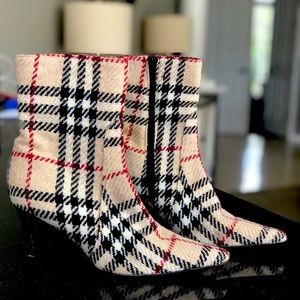 Burberry boots in Tan Signature Wool Plaid size 7.5 (37.5) leather upper